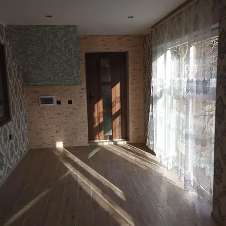 біля річки Privatunterkunft *