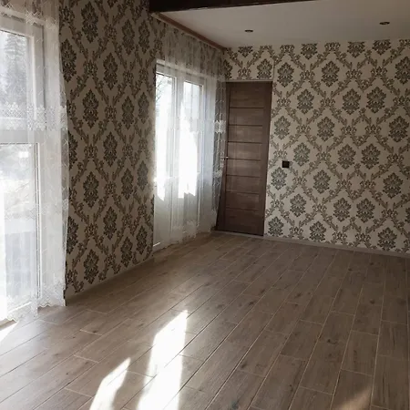 біля річки *