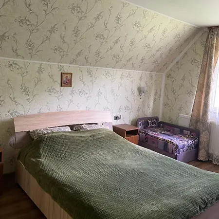 біля річки