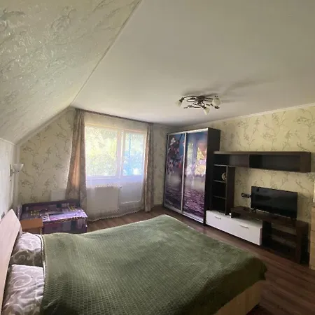 Privatunterkunft біля річки Kvasy