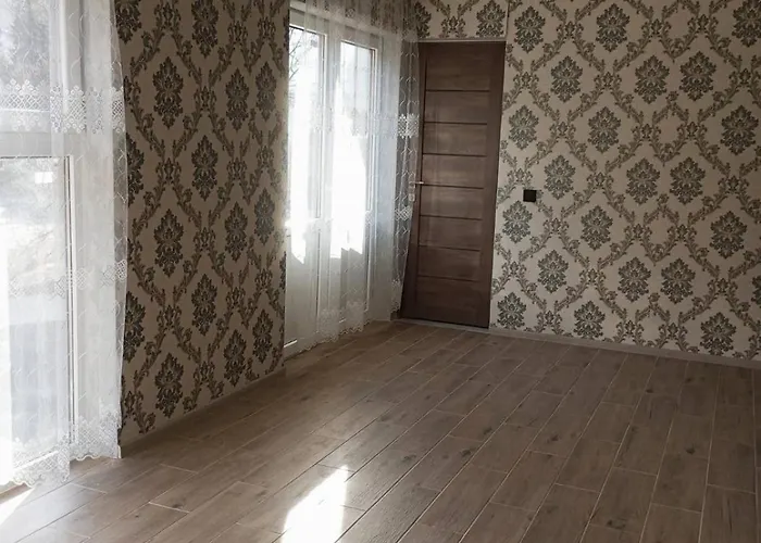 біля річки *