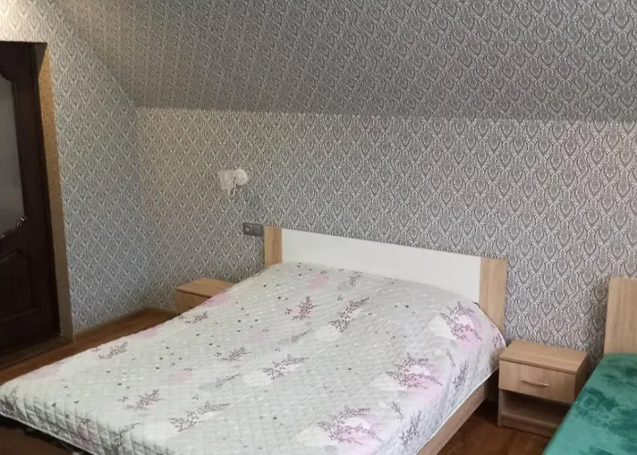 біля річки