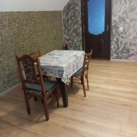 Rum i privatbostad біля річки Kvasy