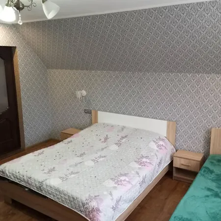 біля річки