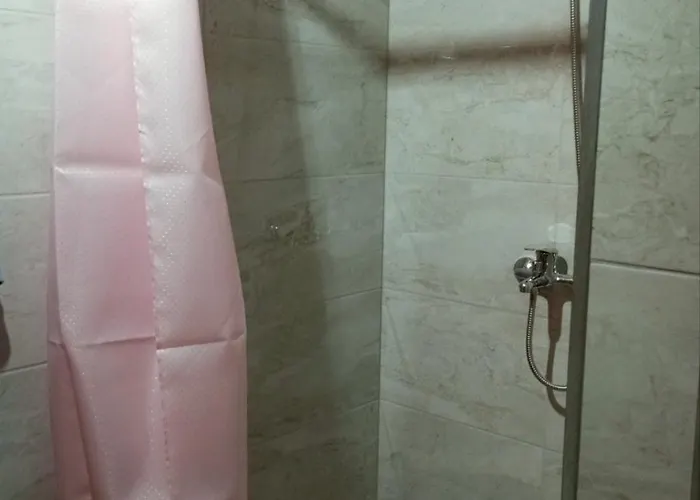 Rum i privatbostad біля річки *